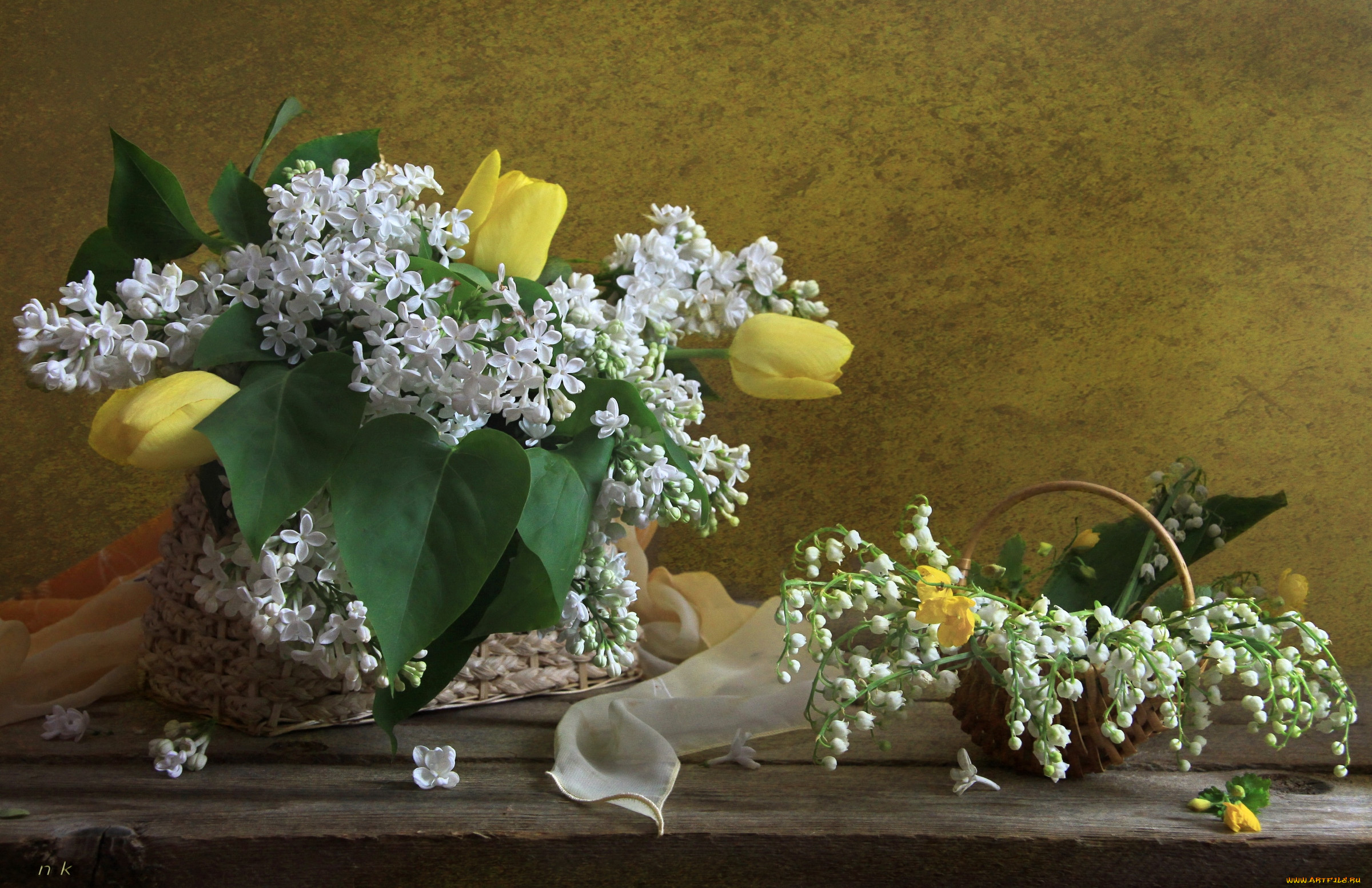 Первого мая цветы песня. Сирень Мимоза тюльпаны. Весенний букет тюльпаны нарциссы сирень. Нарциссы сирень Ландыши.